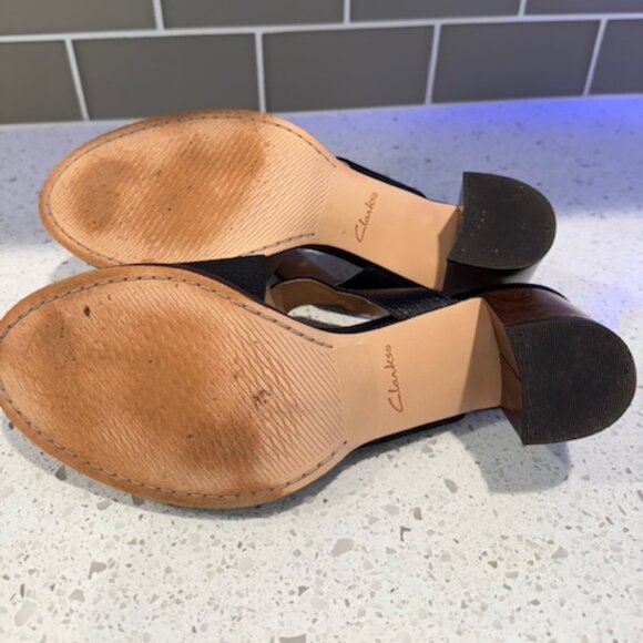 Clarks Black Leather Sandals. Like New! - Picture 7 of 10